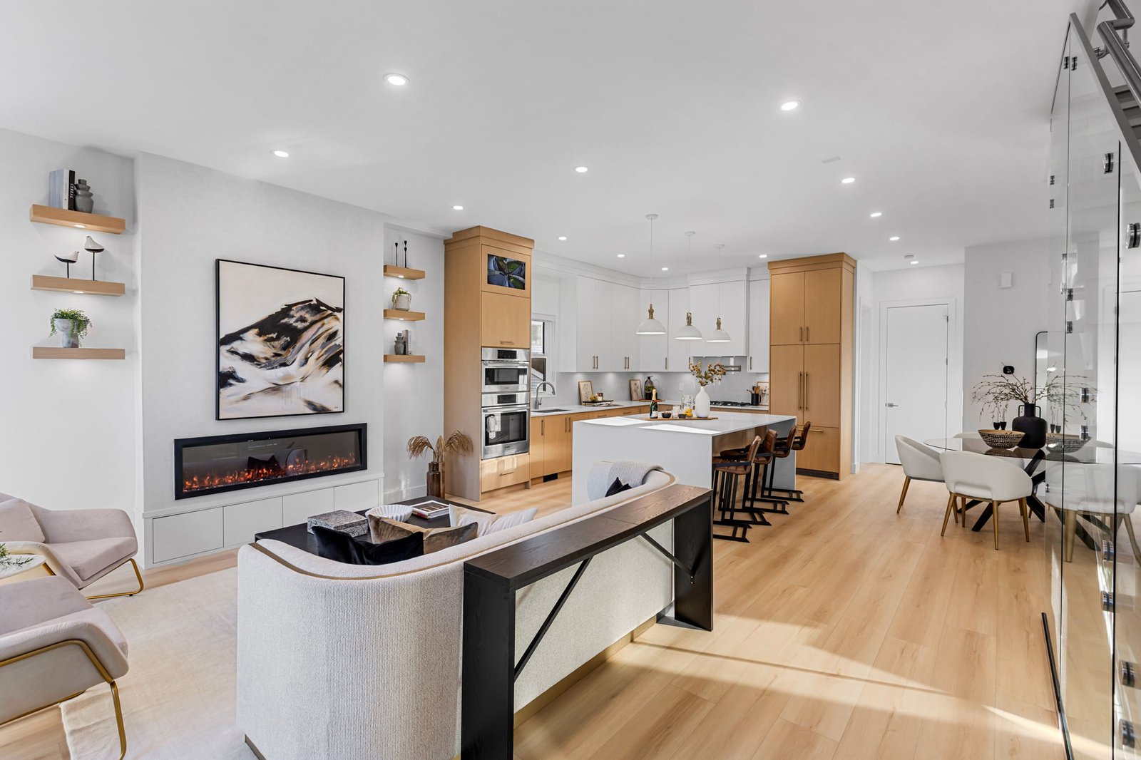 411 W 19TH AVENUE, Vancouver, BC V5Y 2B8