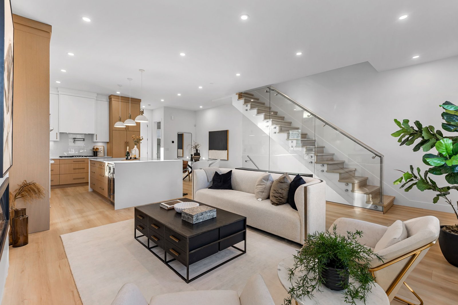 411 W 19TH AVENUE, Vancouver, BC V5Y 2B8